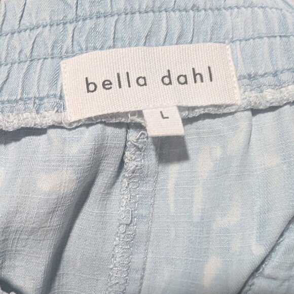 NEW! Bella Dahl | Sporty Short in Animal Spot Denim - Picture 6 of 10